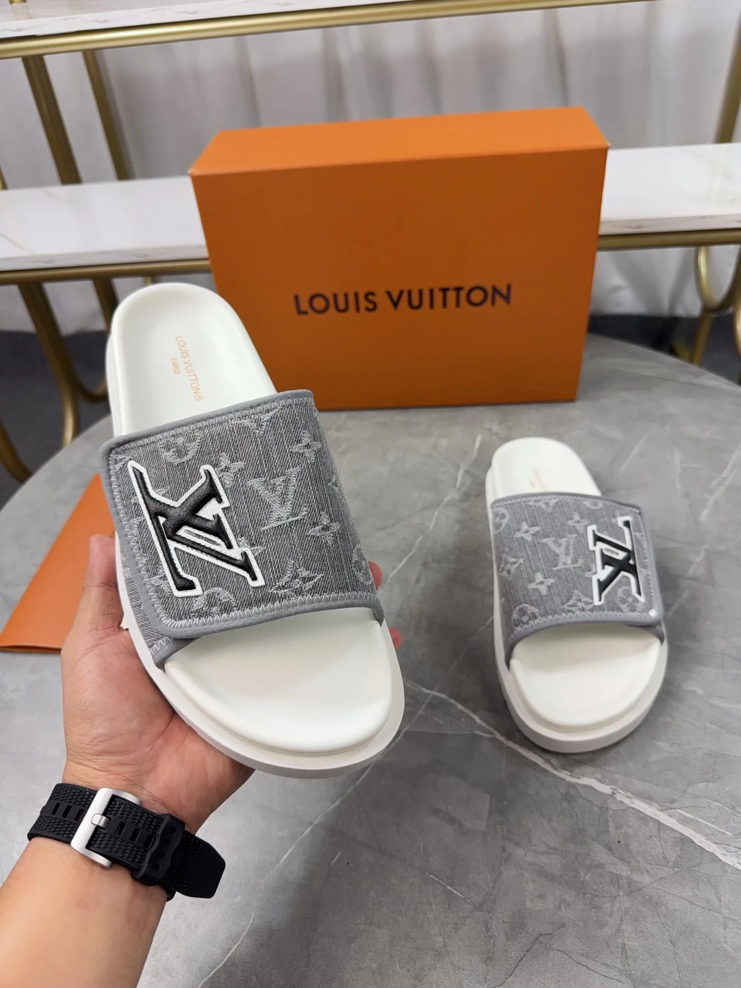 Men's Men's Shoes 💰380💰 🌈LV | Louis Vuitton ²⁰²³ 𝐬𝐬 🧡💚2025 Spring and Summer New Style Top Version‼ ️The original version is the same. The counter specializes in the latest straw slippers. Hard goods are new🆕 ❥Purchase level! Full of high-end feel! A popular model among bloggers at home and abroad, it’s retro and fashionable, and looks stunning on your feet! Mainly recommended models on the official website★ ━━━━━ ЅᏇєєt ━━━━━ ▪️Upper: original customized cowhide fabric ▪️Inner: cow lining ▪️Outsole: high-end rubber outsole ▪️Shoe size: 35-47 (46-47 customization is not returnable)